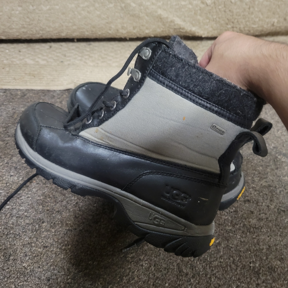 UGG Men's Black and Gray Snow Boots